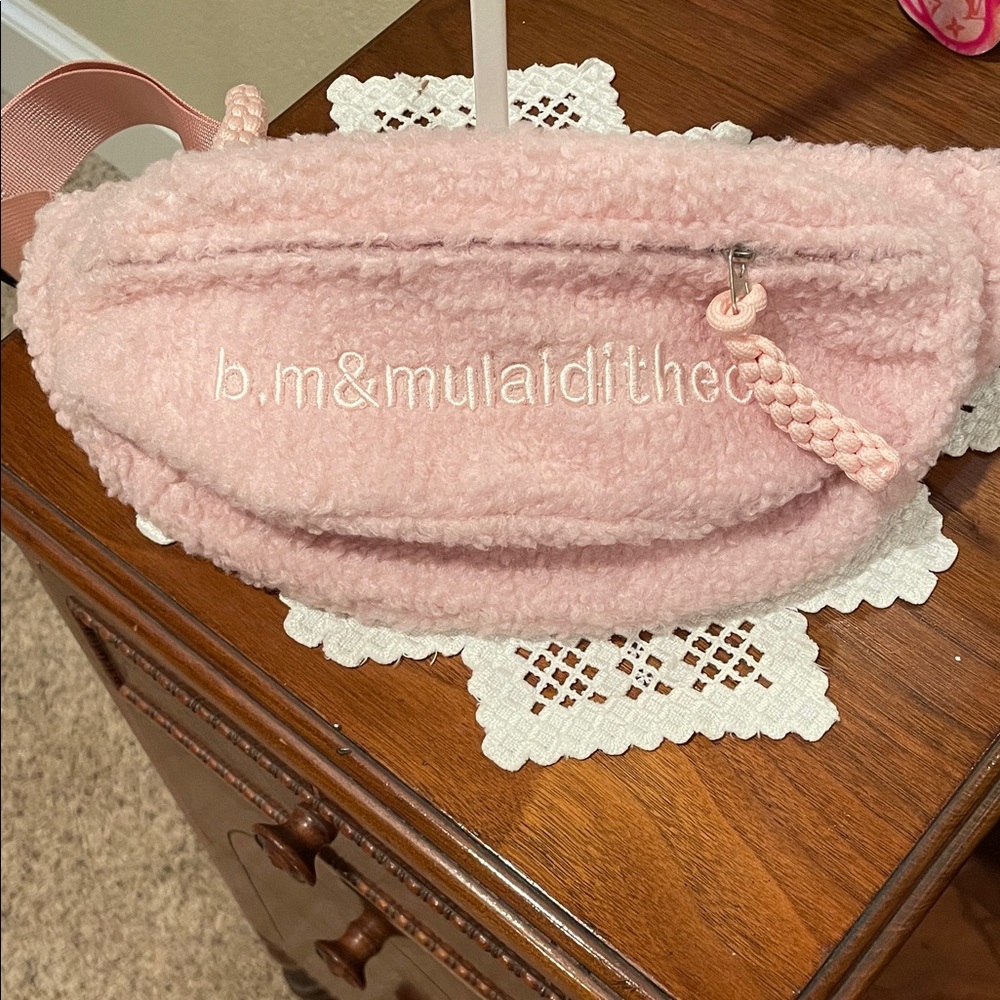 Mulaidi Pink Sherpa Bumbag/Sling